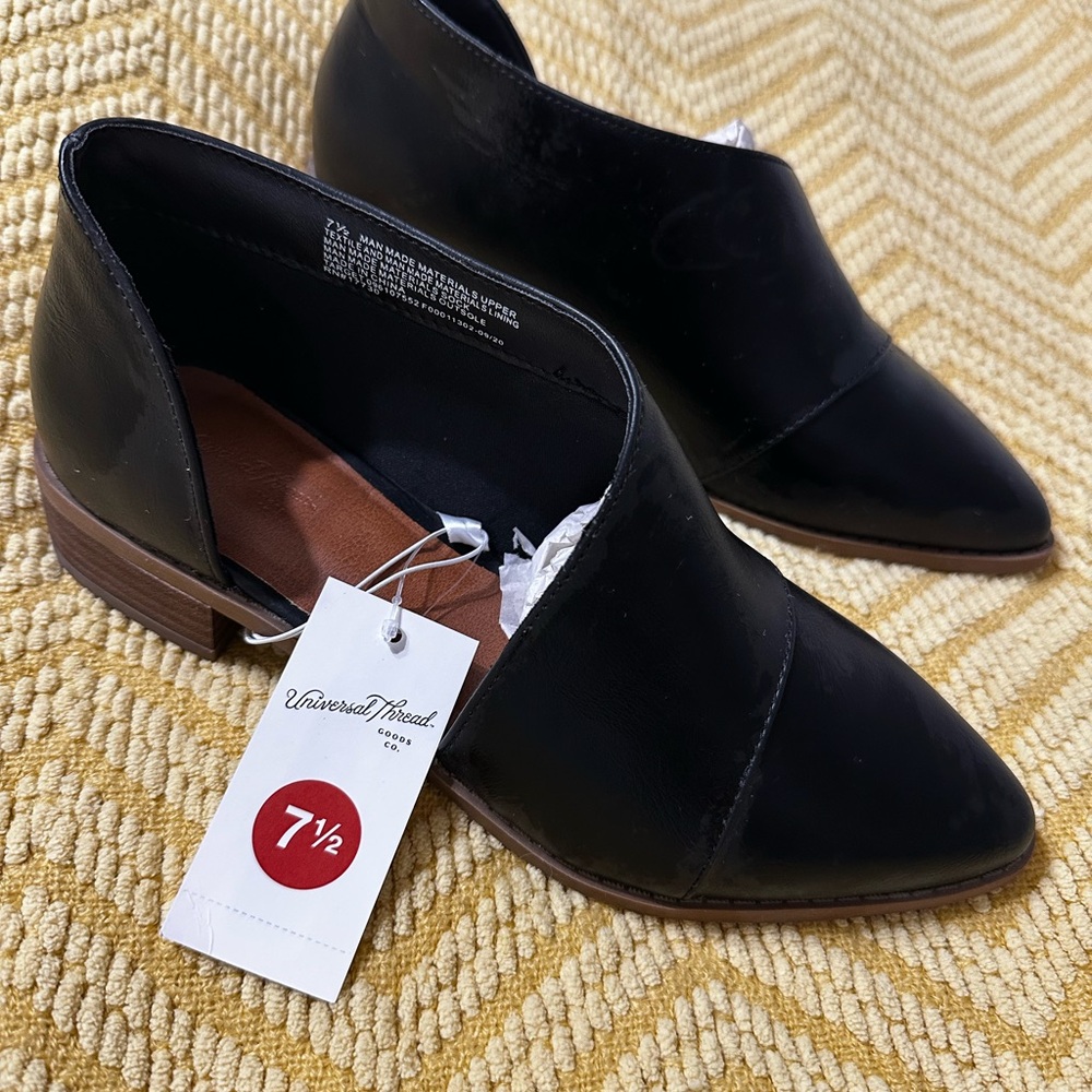 Universal Thread Black Slip-On Booties